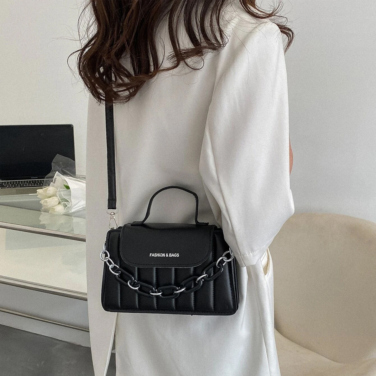 Bolso de Dama Casual Con Cadena Elegante, Correa Ajustable Color Negro