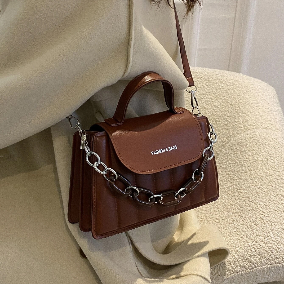 Bolsa de Dama Con Cadena, Cuero sintetico Casual Moderna Color Marron