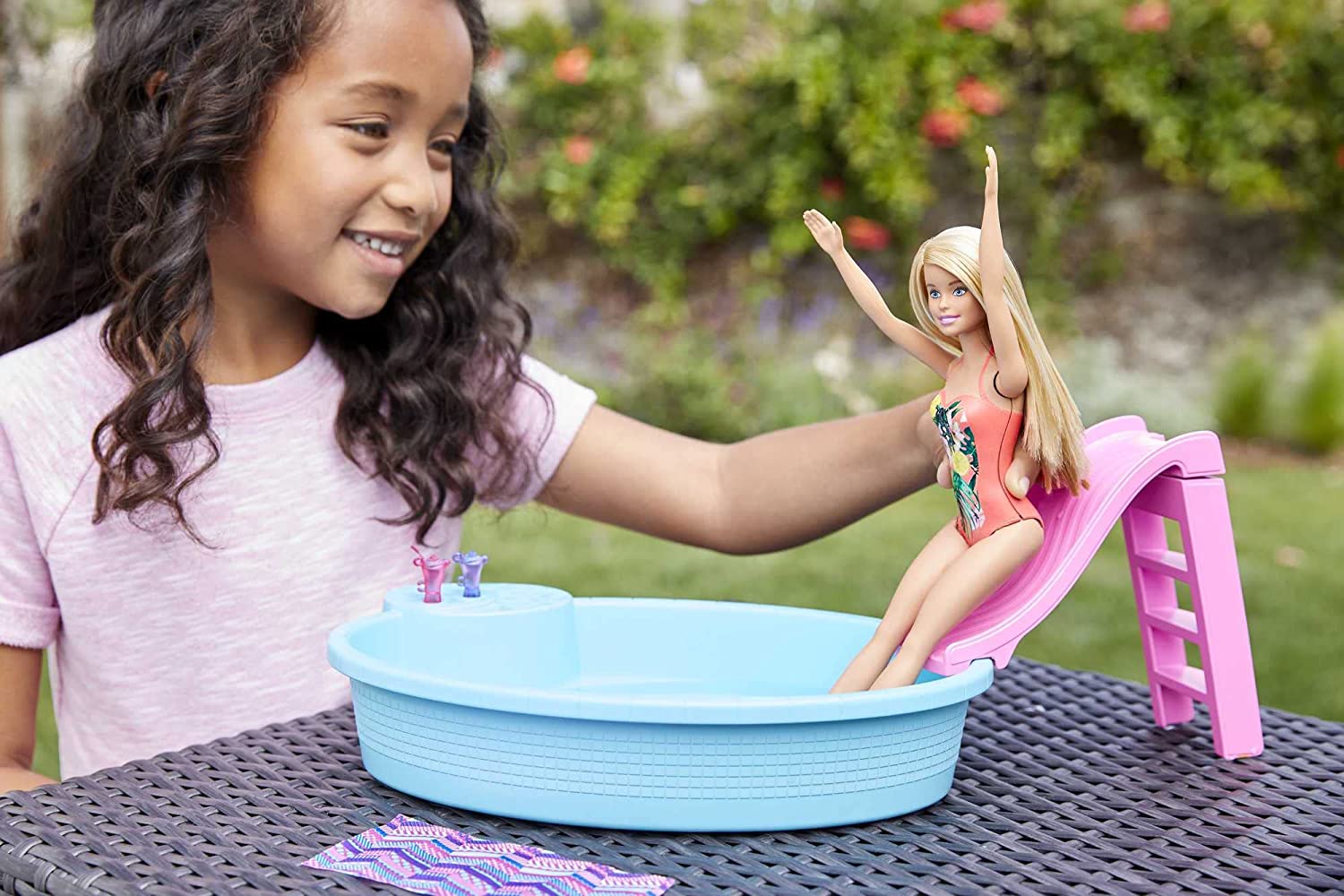 Barbie Estate, Piscina Glam con Muñeca