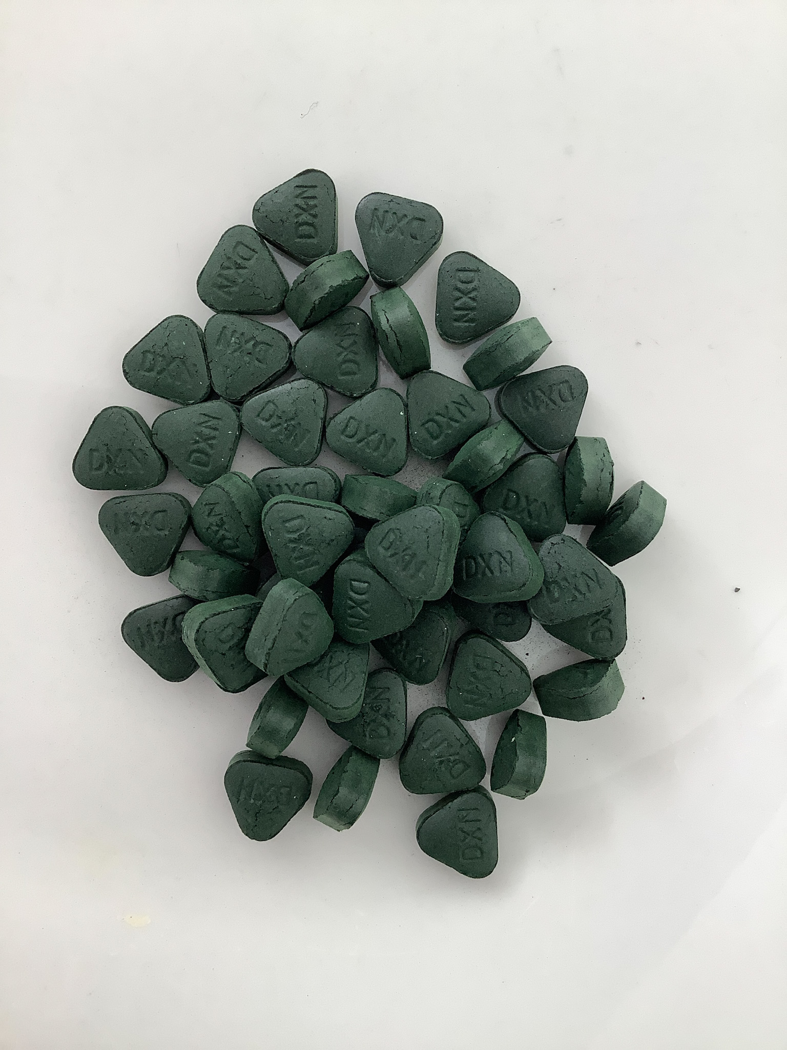 SPIRULINA DXN 120 TABLETAS DE 250 MG CADA UNA.