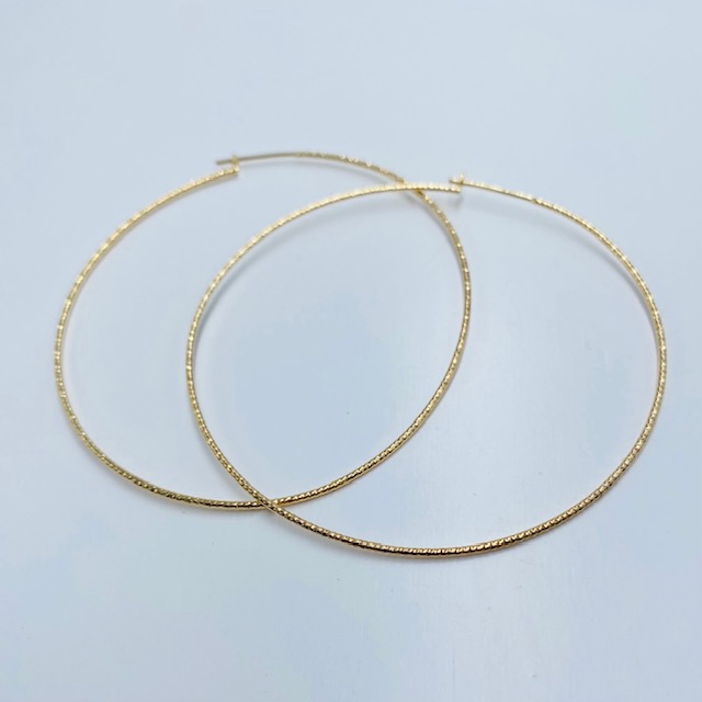 Aretes arracadas grandes delgadas- Baño de oro 18K- aretes dorados