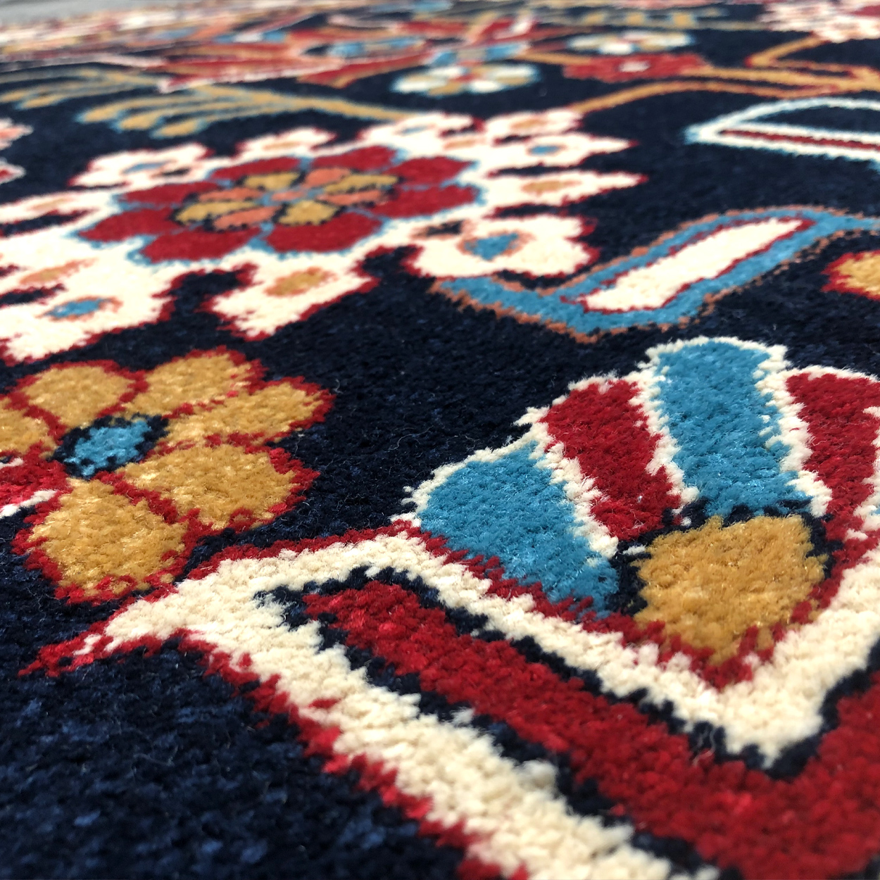 Tapete Rústico, Thera Rugs, Escarabajo Ardabil Tribal. 