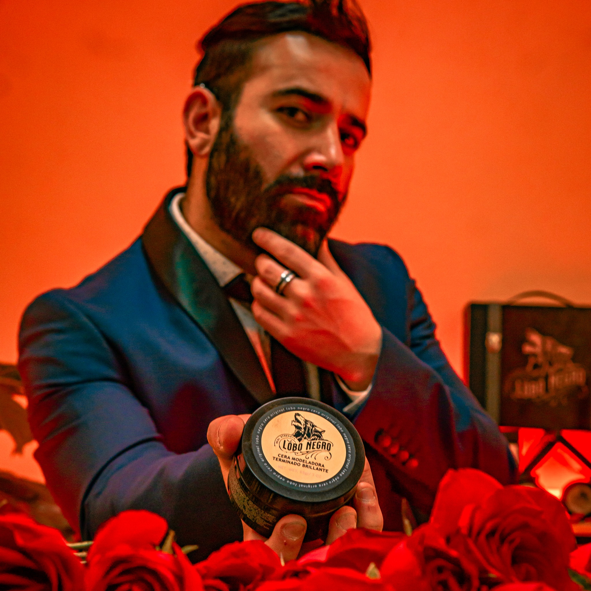 Cera Efecto Brillante Cabello, Barba Y Bigote 85g Lobo Negro