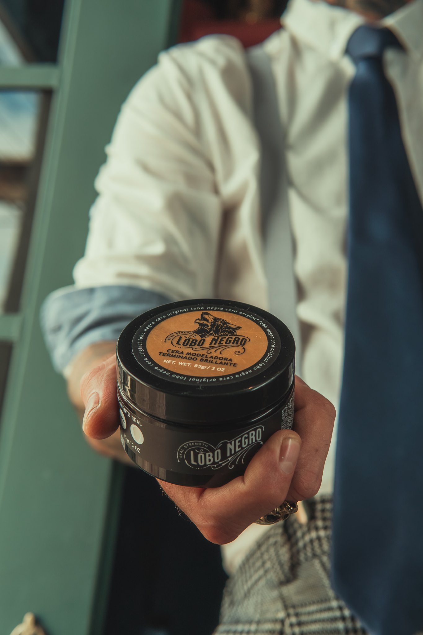 Cera Efecto Brillante Cabello, Barba Y Bigote 85g Lobo Negro