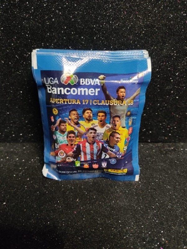 Paquete con 50 Sobres del album liga bancomer mx apertura 17 clausura 18 - Panini