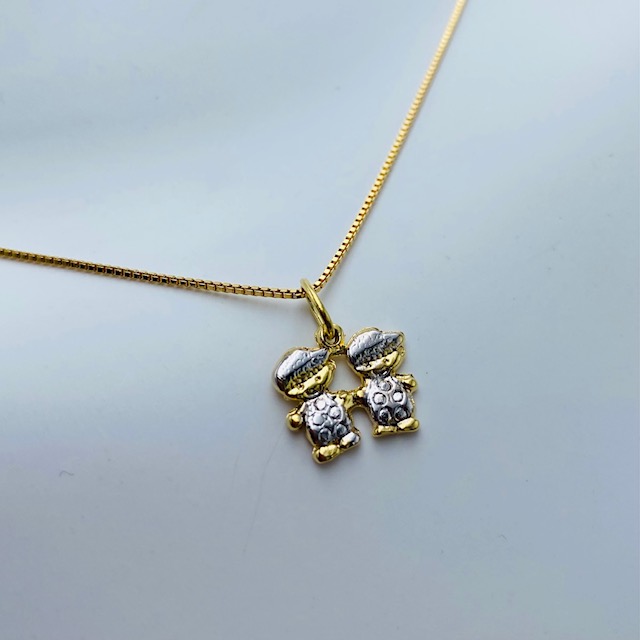 Collar hijos- Cadena con dije 2 niños- Baño de oro- Collar para mamá. Collar hijos