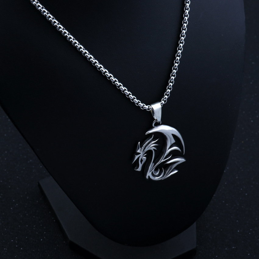 Collar De Dragon Volador Tattoo Blackwork