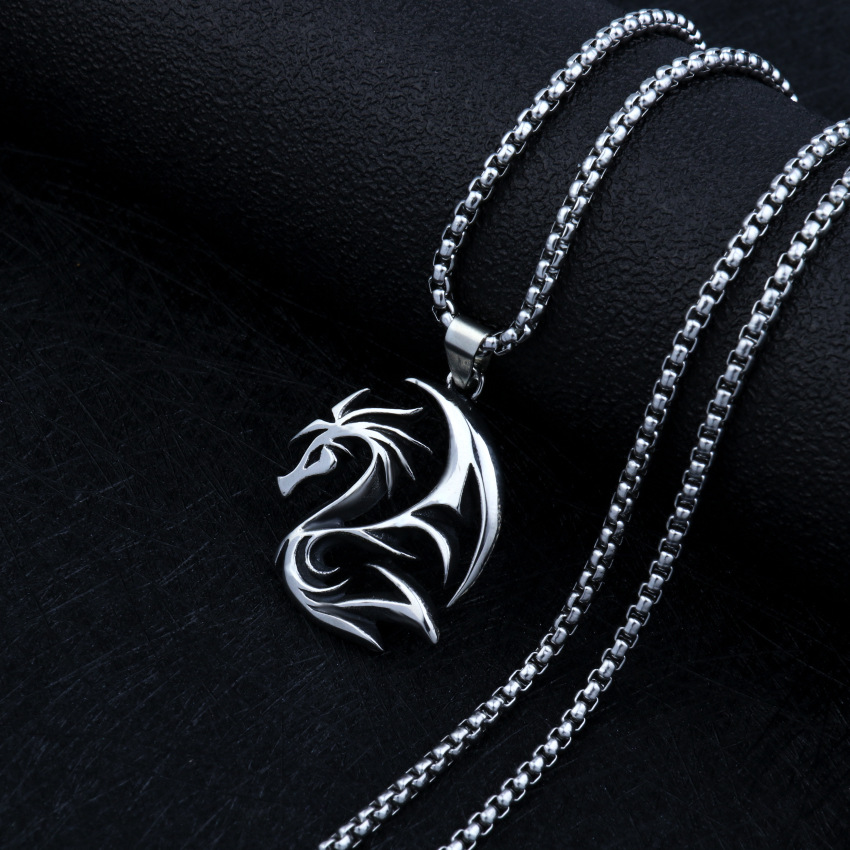 Collar De Dragon Volador Tattoo Blackwork