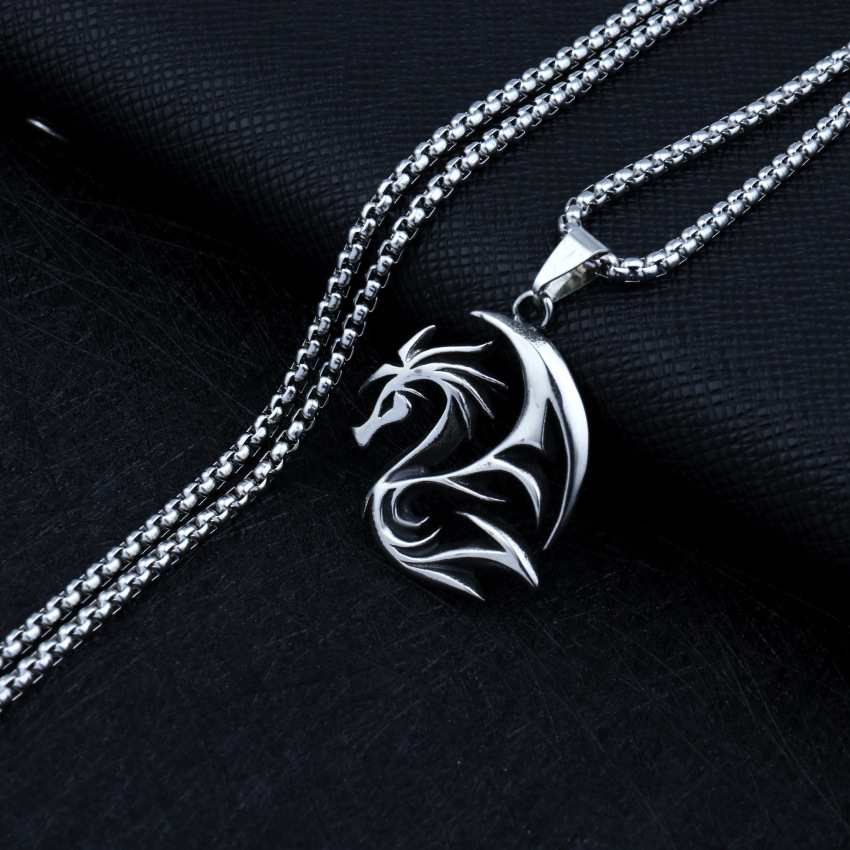 Collar De Dragon Volador Tattoo Blackwork