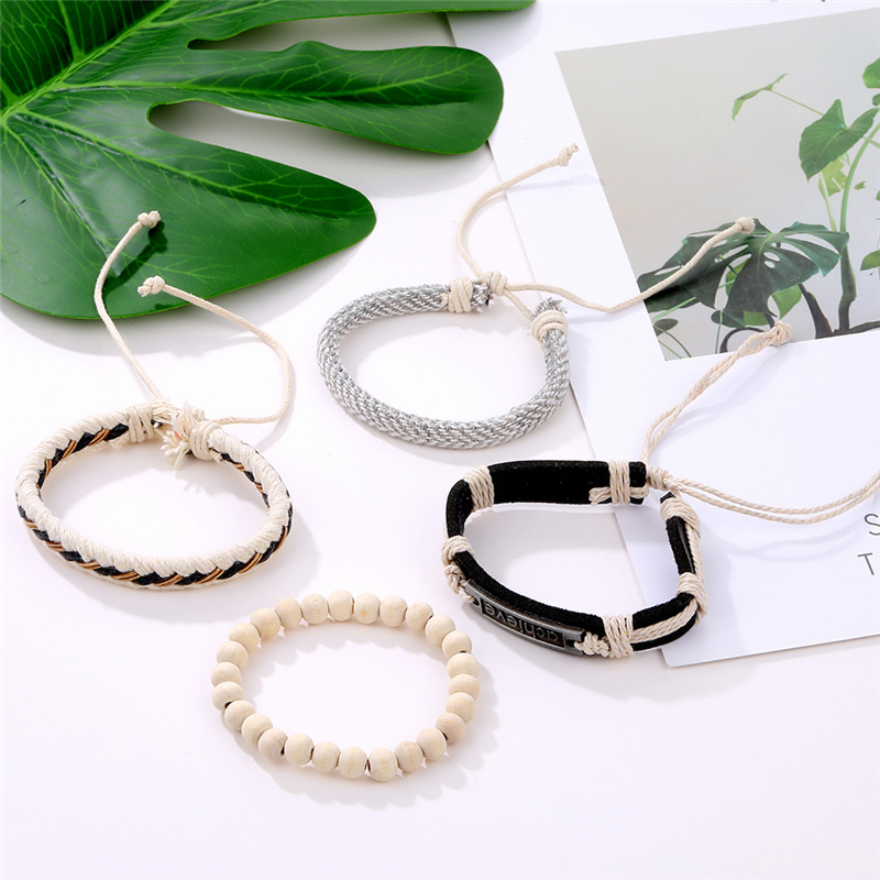 Set De Pulseras Beige Con Palabra Achieve (lograr)