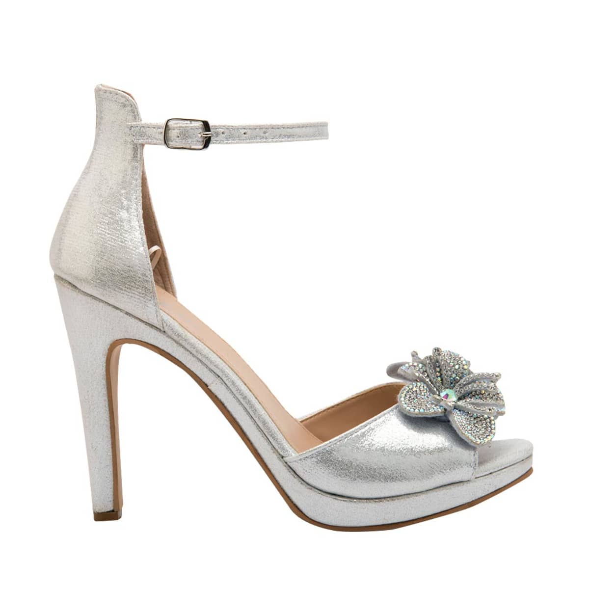 Sandalia para Mujer con Tacón Alto y Adorno de Flor estilo T-bar color Plata, marca Molto Bello. 1084455