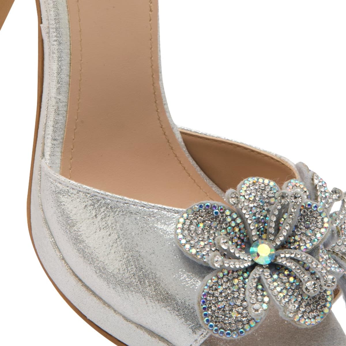 Sandalia para Mujer con Tacón Alto y Adorno de Flor estilo T-bar color Plata, marca Molto Bello. 1084455