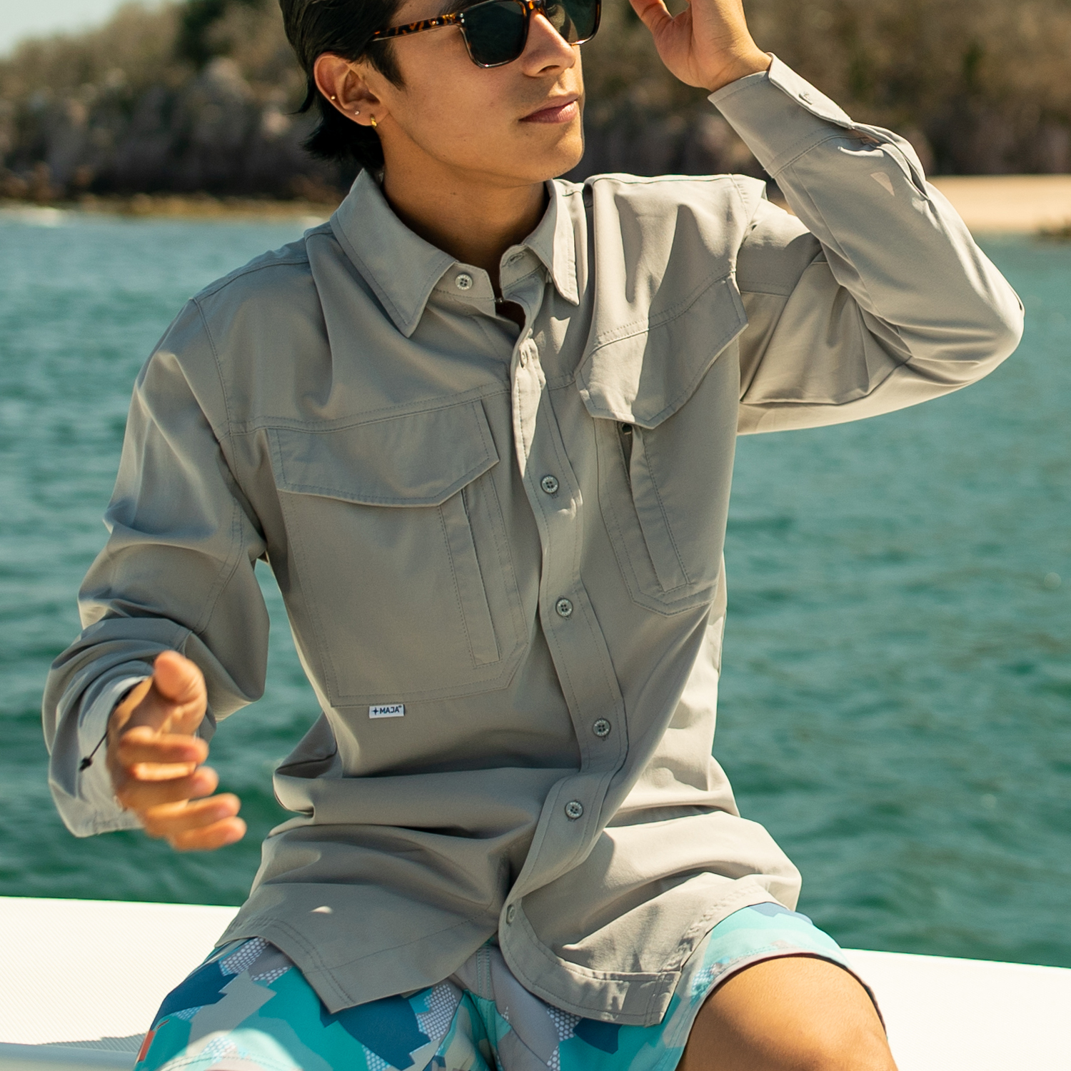 Camisa Outdoor Traveler Manga Larga Color Gris Claro MAJA para Hombre