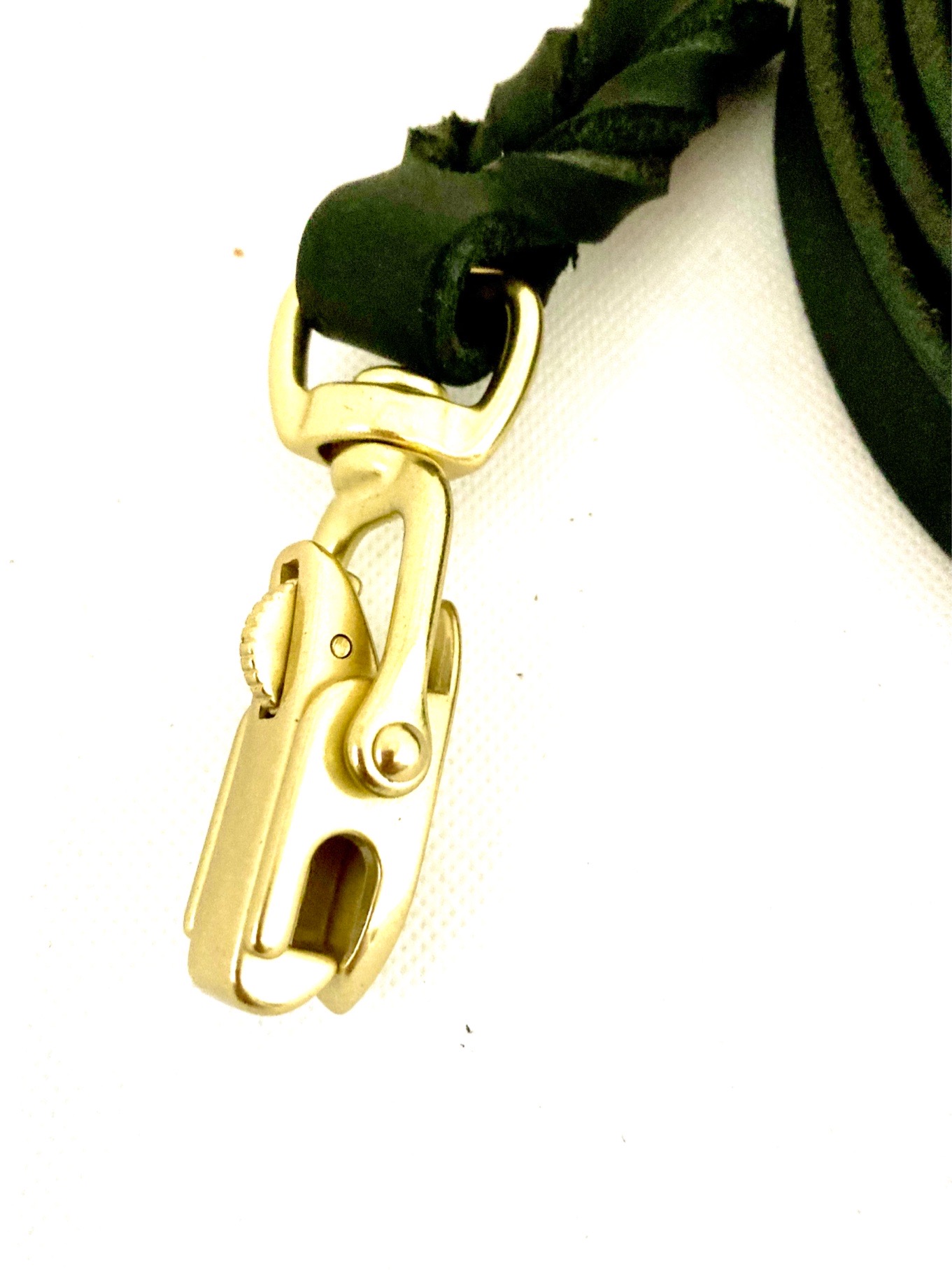 CORREA DE CUERO CON BANDOLA DE CAIMAN BRONCE 1.80 MTS X 3/4"