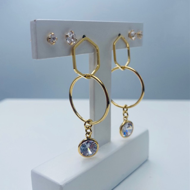 Aretes Largos con Cristal en la punta- baño de oro 18K- Aretes dorados