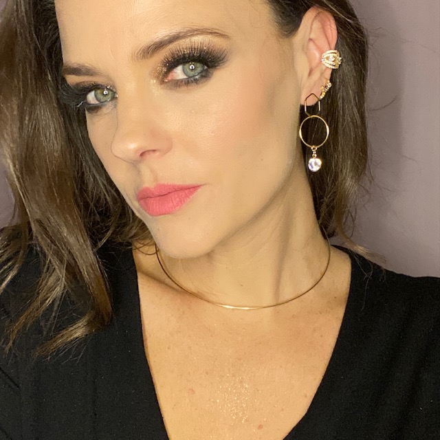 Aretes Largos con Cristal en la punta- baño de oro 18K- Aretes dorados