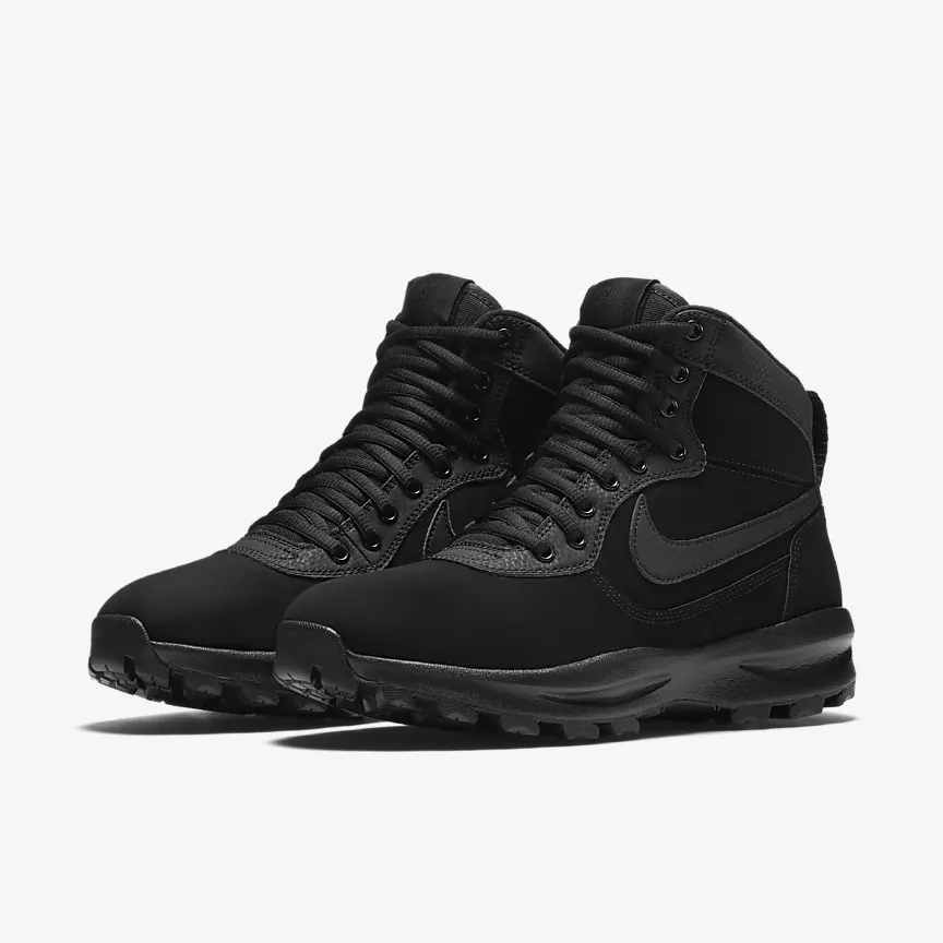 BOTAS NIKE MANOADOME TRIPLE BLACK