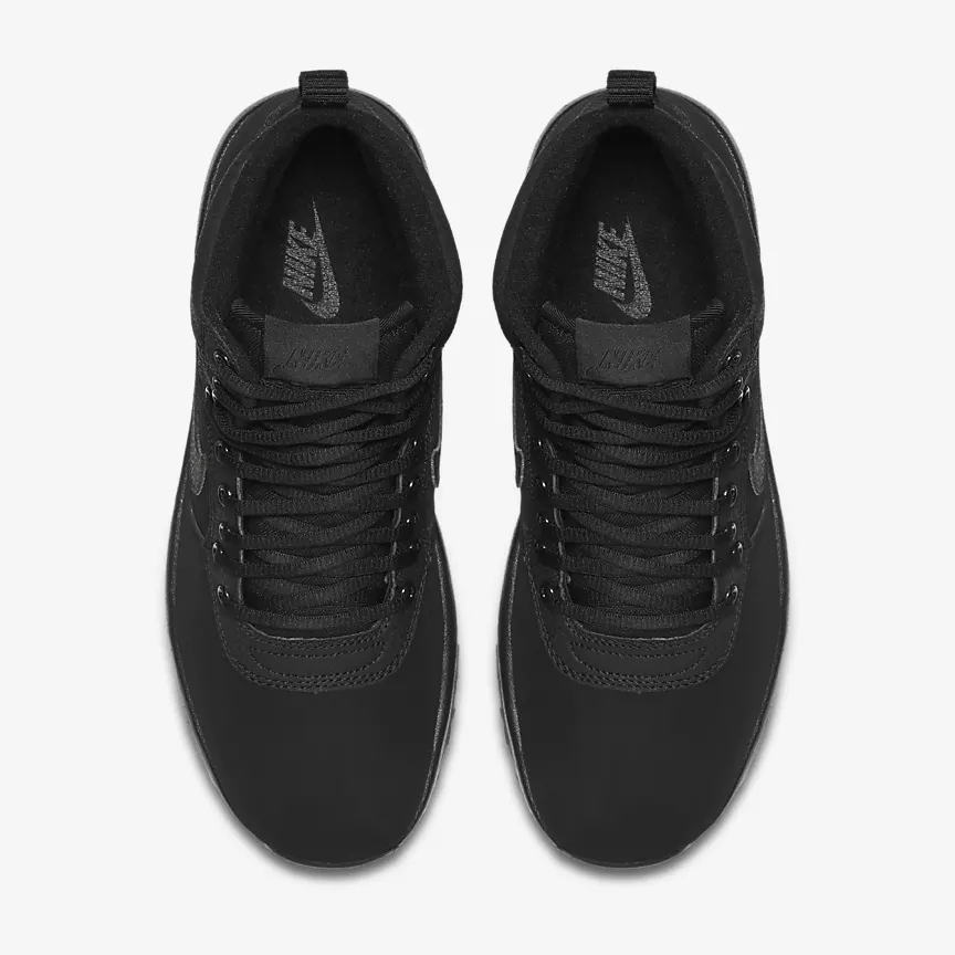 BOTAS NIKE MANOADOME TRIPLE BLACK