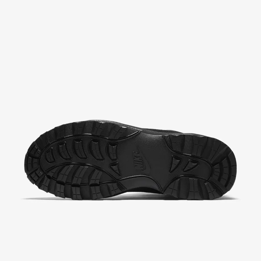 BOTAS NIKE MANOADOME TRIPLE BLACK