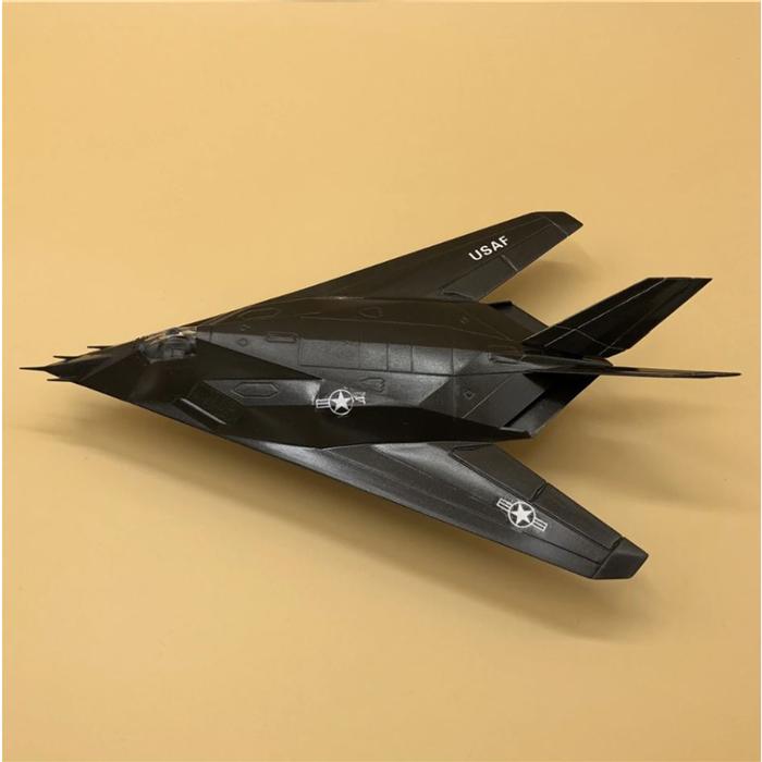 Jet de Guerra F-117 NightHawk MXFNK-001-24 172 F-117 NightHawk by Lockheed Martin 39x6x26cm MetalPlástico Base Plástico Negro, F-117 NightHawk