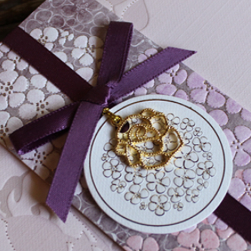 Tarjeta Premium Rosa Floral con Aplicaciones