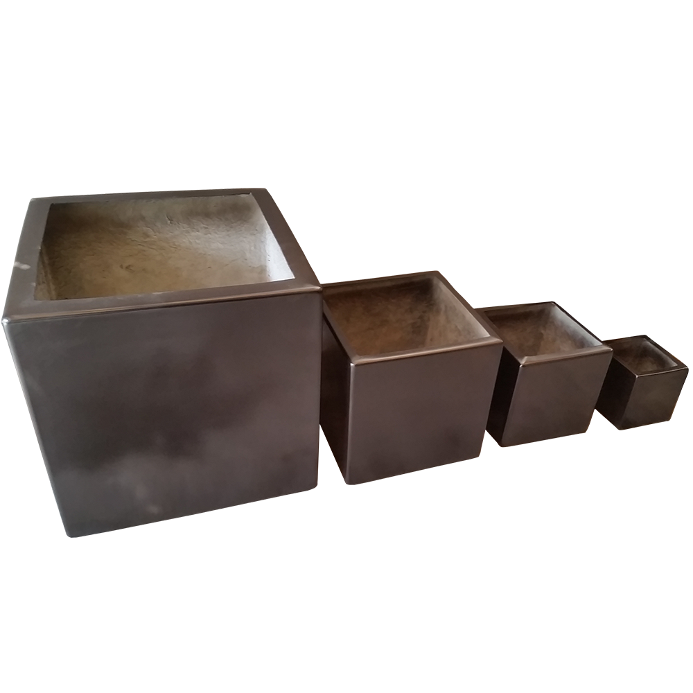 Maceta de fibra de vidrio Modelo Cubo 60 chocolate*