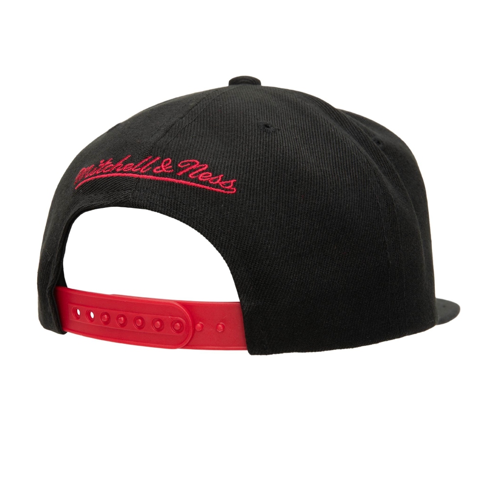 GORRA MITCHELL & NESS SNAPBACK CHICAGO BULLS NEGRO 21292411