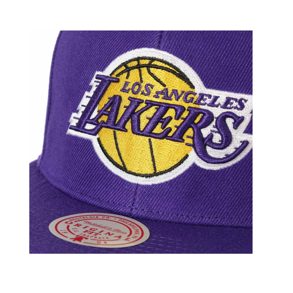 GORRA MITCHELL & NESS SNAPBACK LAKERS MORADA JS190783