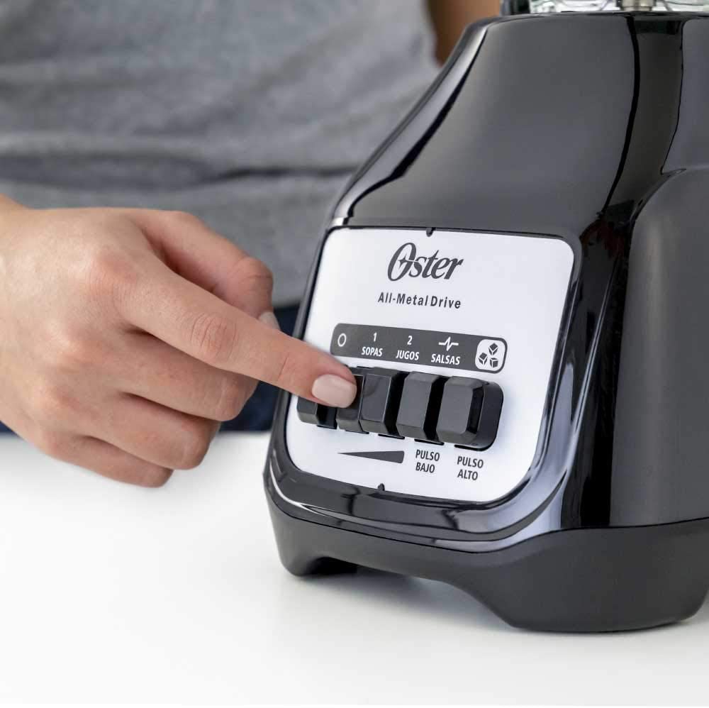 Licuadora Oster velocidades más pulso y vaso de vidrio BLSTKAGBPB013
