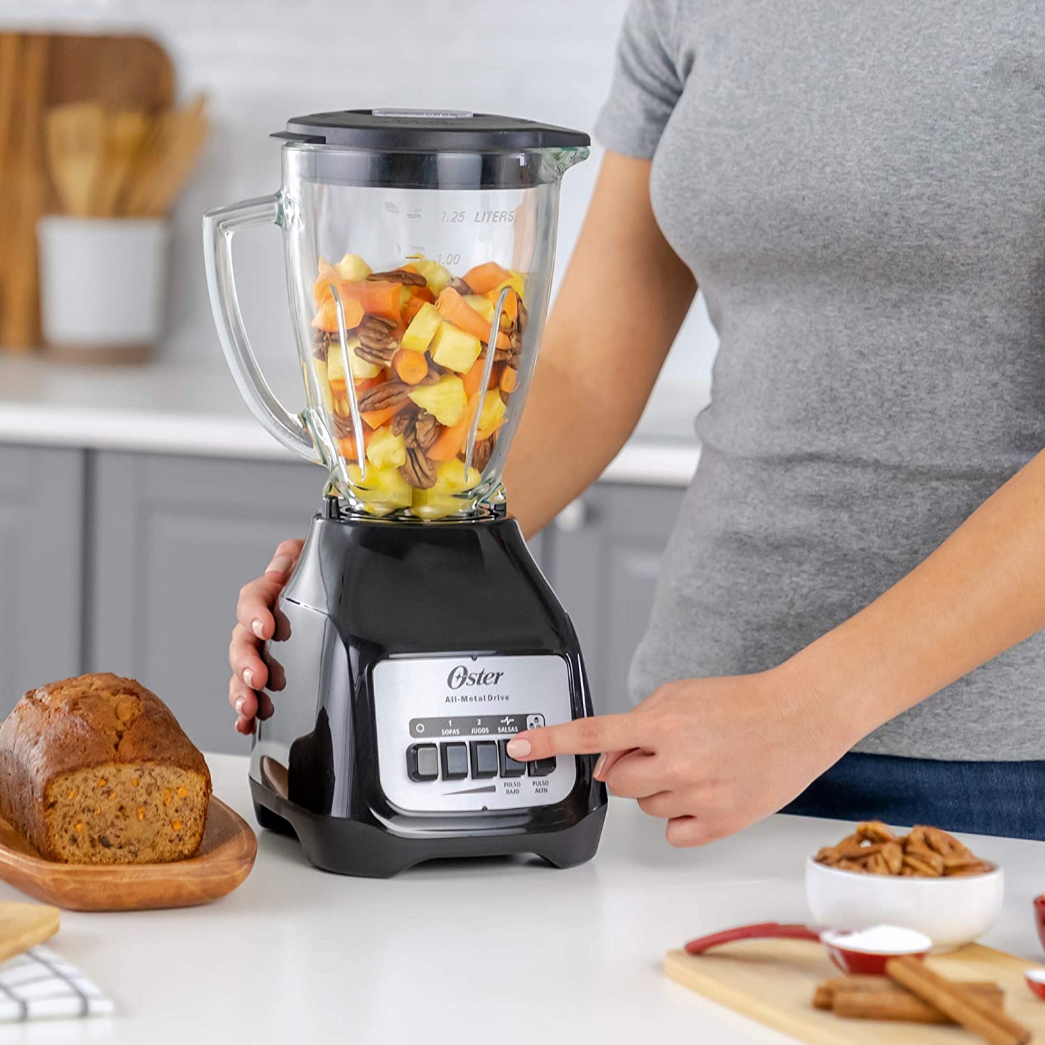 Licuadora Oster 2 velocidades más pulso y vaso de vidrio BLSTKAGBPB013