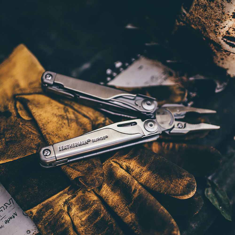 Multiherramienta SURGE Plata Leatherman