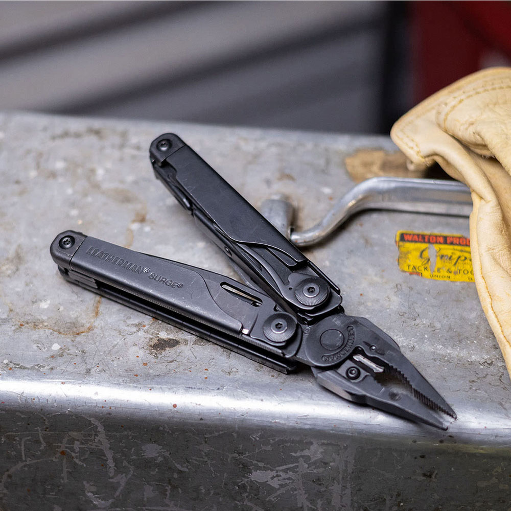 Multiherramienta SURGE Negra Leatherman