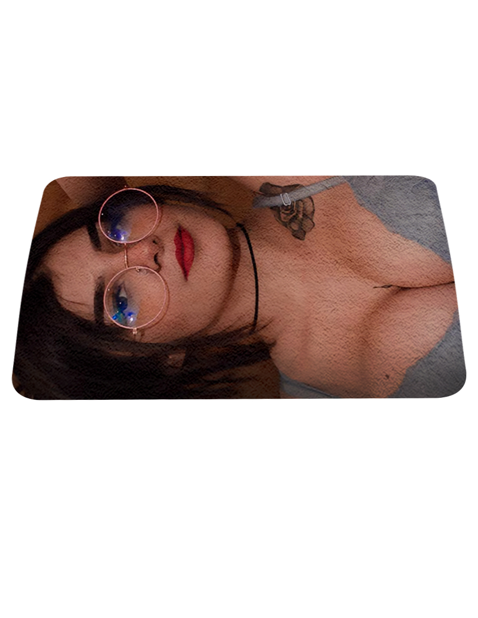 Toalla De Baño Influencer Diseño Modelo Karely Ruiz Microfibra de Poliéster.