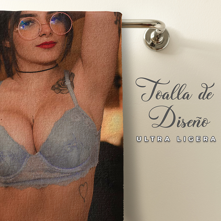 Toalla De Baño Influencer Diseño Modelo Karely Ruiz Microfibra de Poliéster.