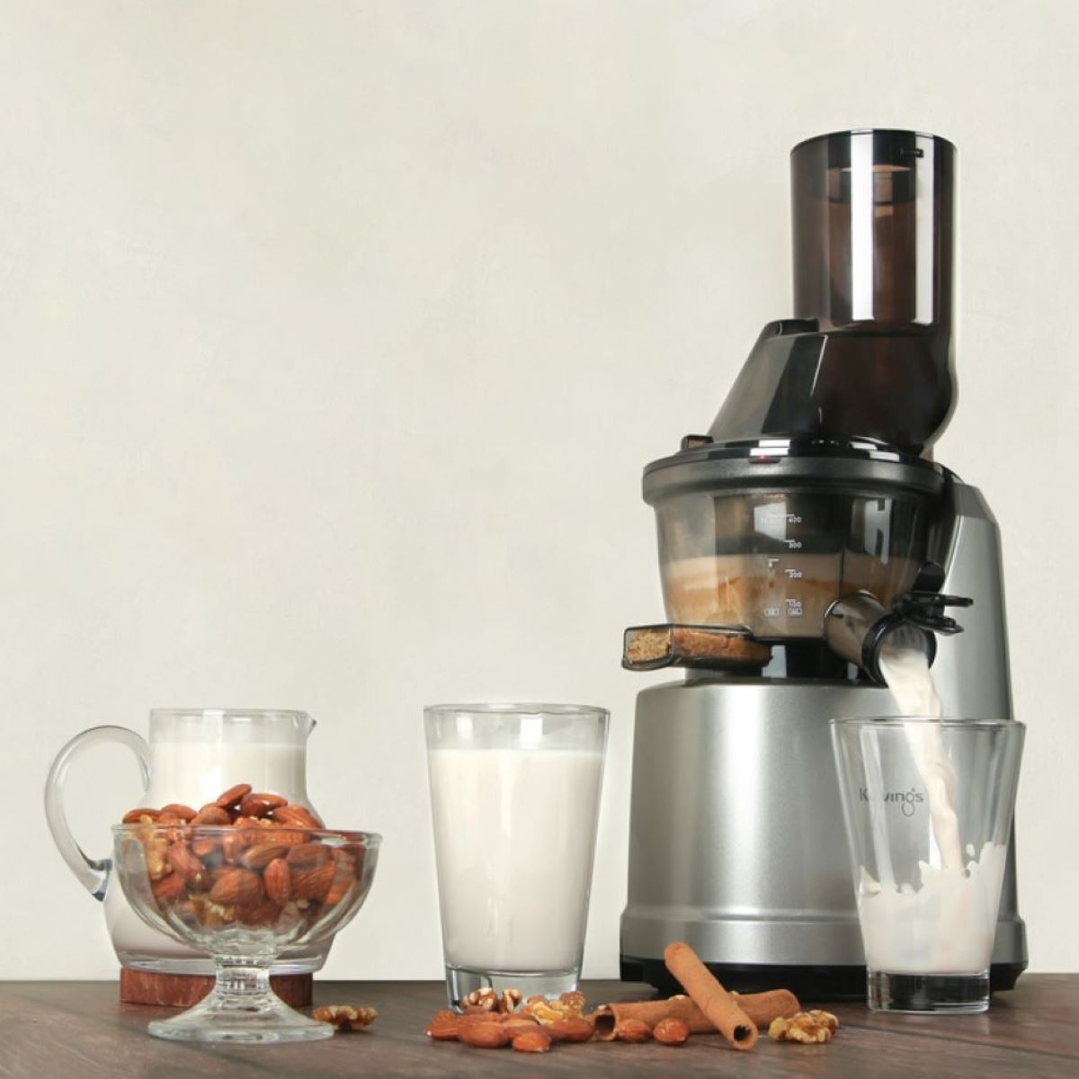 Extractor de jugos Kuvings de prensado en frío B1700 silver