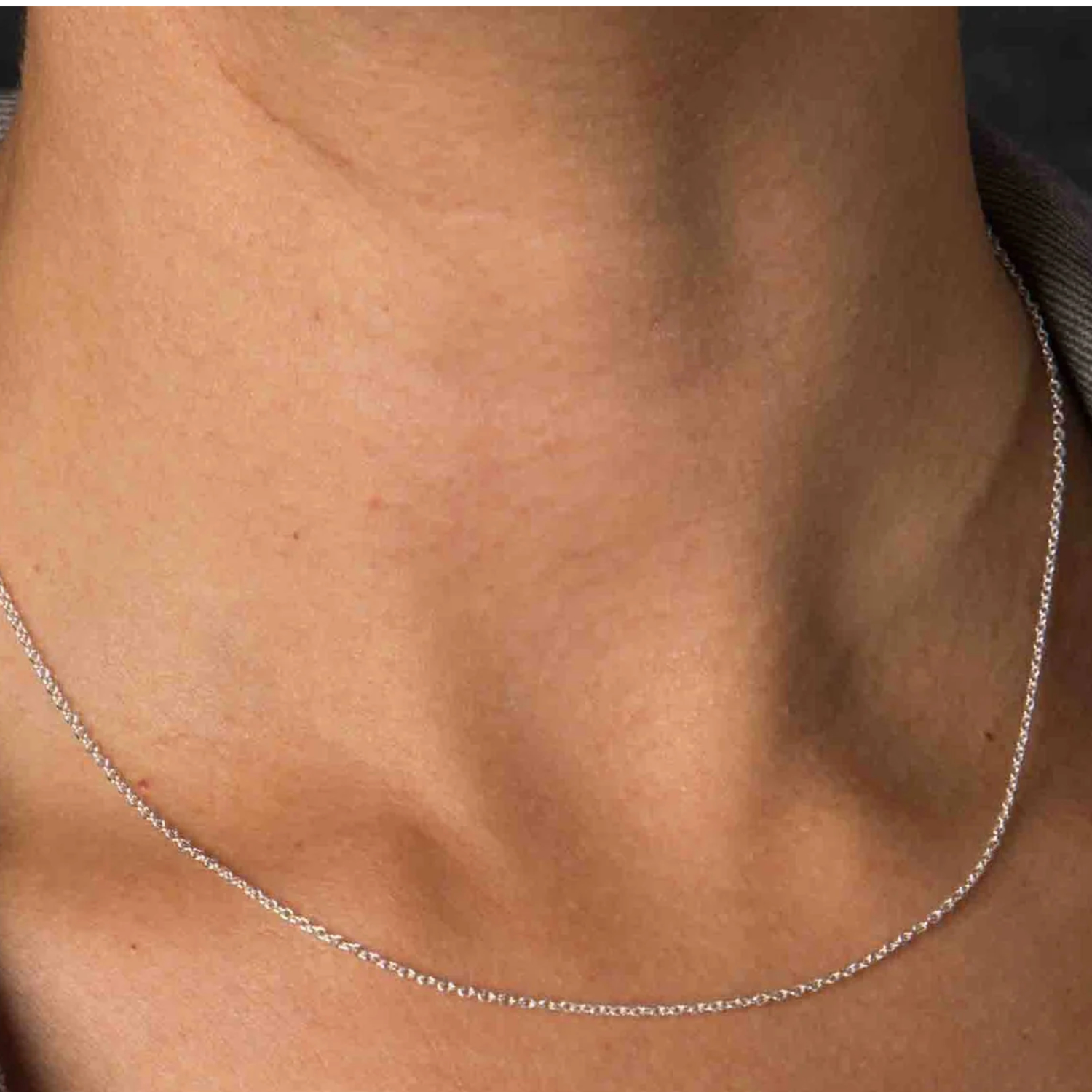 Dije, cadena y aretes diseño de corazón contorno clásico elaborados en plata ley .925 certificada