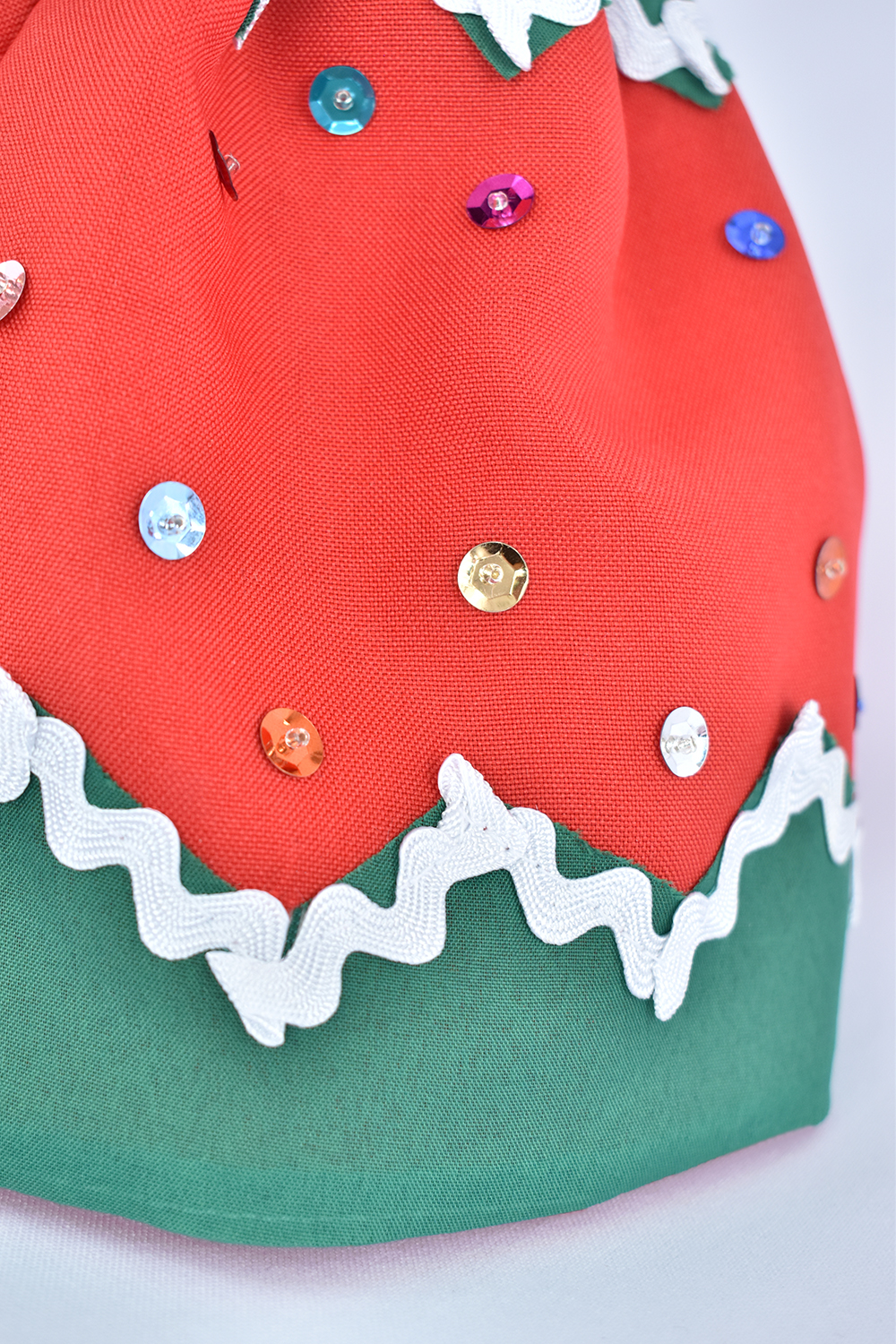 Eulalia Colecciones- Muñeca Mexicana Modelo China Poblana, pieza de colección de 34 cm. Hecha a Mano, con águila bordada con lentejuela en falda, sombrero y accesorios de colores.