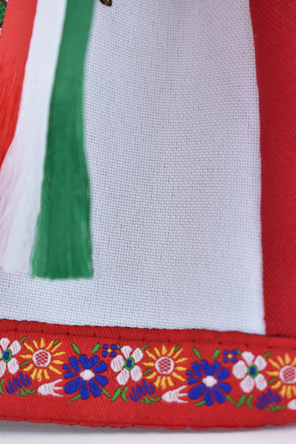 Eulalia Colecciones Muñeca Mexicana Modelo Mexicana, Pieza de Colección de 34 cm. Hecha a Mano. Águila bordada, sombrero y accesorios de colores.