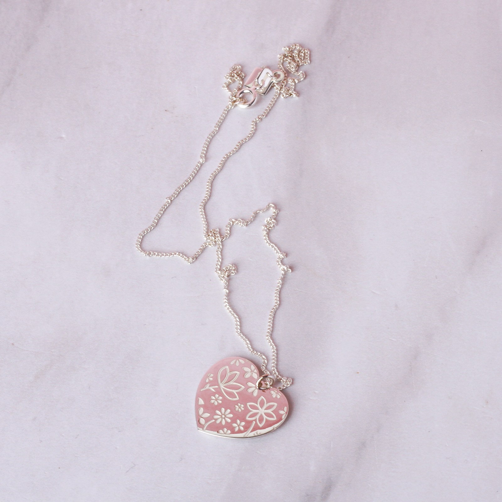 Dije corazón Querer de plata .925 con cadena ajustable de 50cm, Colección Querer, Joyería para Mujer de Anante Joyería