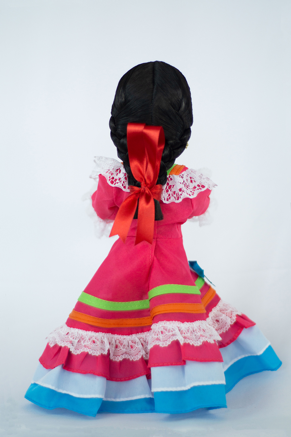 Eulalia Colecciones- Muñeca Mexicana Modelo Jalisco. Pieza de Colección de 34 cm. Hecha a Mano. En vestido rosa con encajes, detalles coloridos de listones y accesorios.