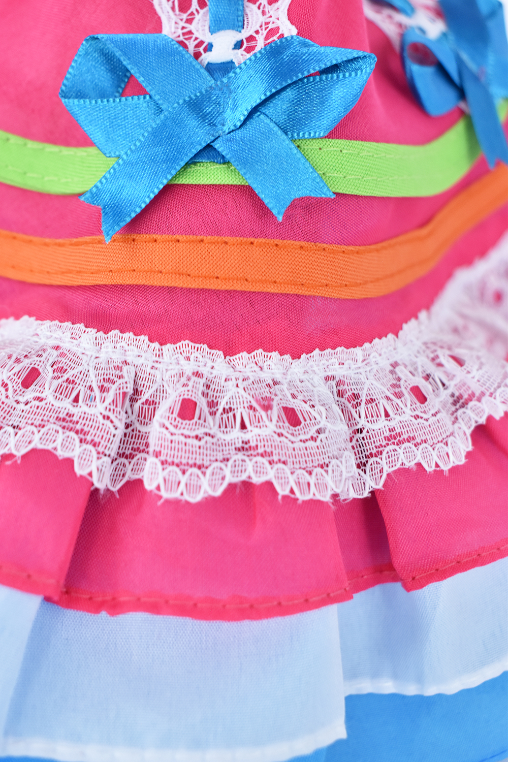 Eulalia Colecciones- Muñeca Mexicana Modelo Jalisco. Pieza de Colección de 34 cm. Hecha a Mano. En vestido rosa con encajes, detalles coloridos de listones y accesorios.