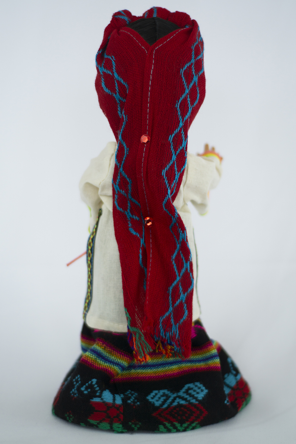 Eulalia Colecciones- Muñeca Mexicana Modelo Mixteca Oaxaqueña. Pieza de Colección de 34 cm. Hecha a Mano. Porta accesorio de barro, variedad de colores en detalles y accesorios.