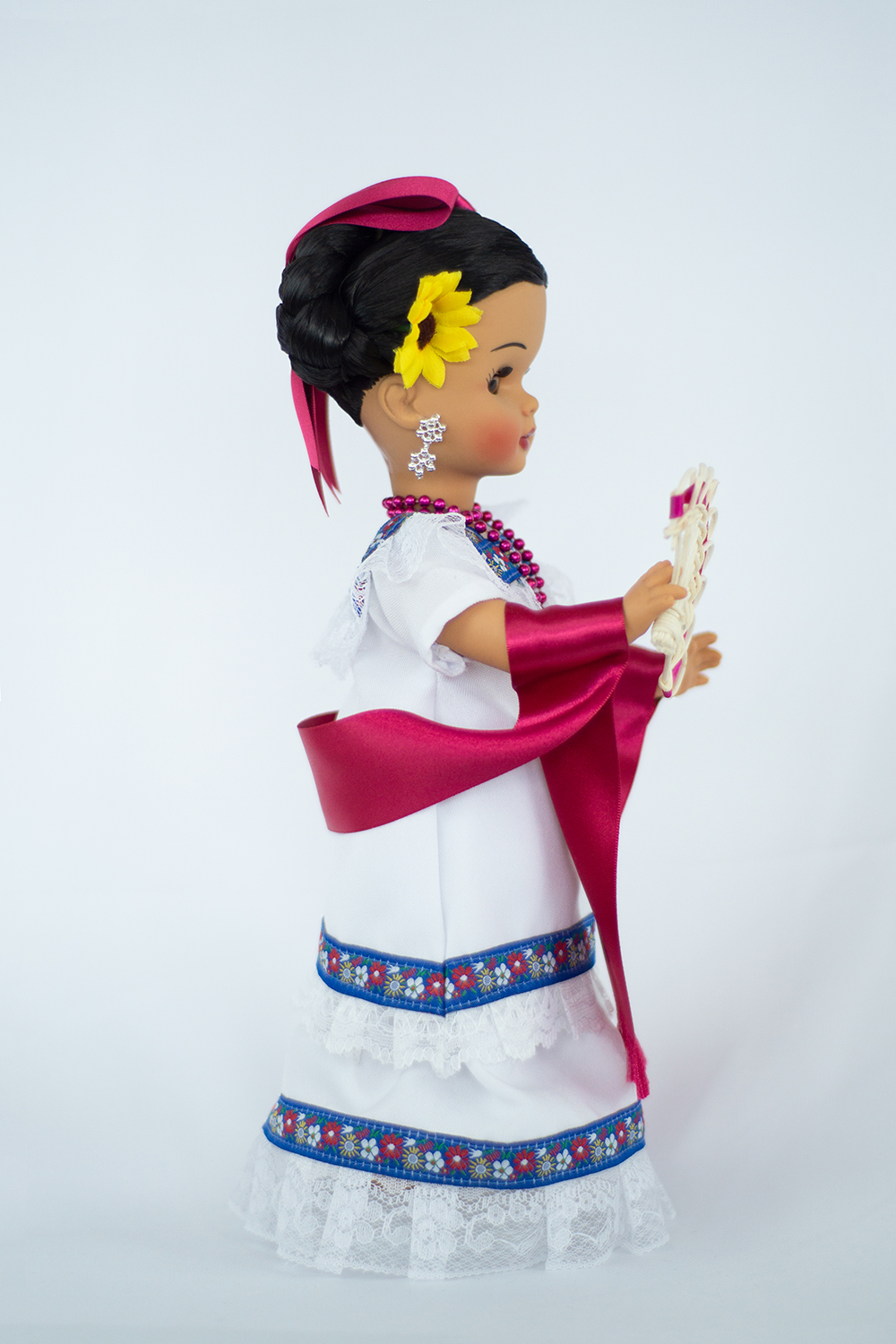 Eulalia Colecciones- Muñeca Mexicana Modelo Yucatán. Pieza de colección de 38 cm. Hecha a Mano. Creación Original, variedad de colores en telas, detalles y accesorios.