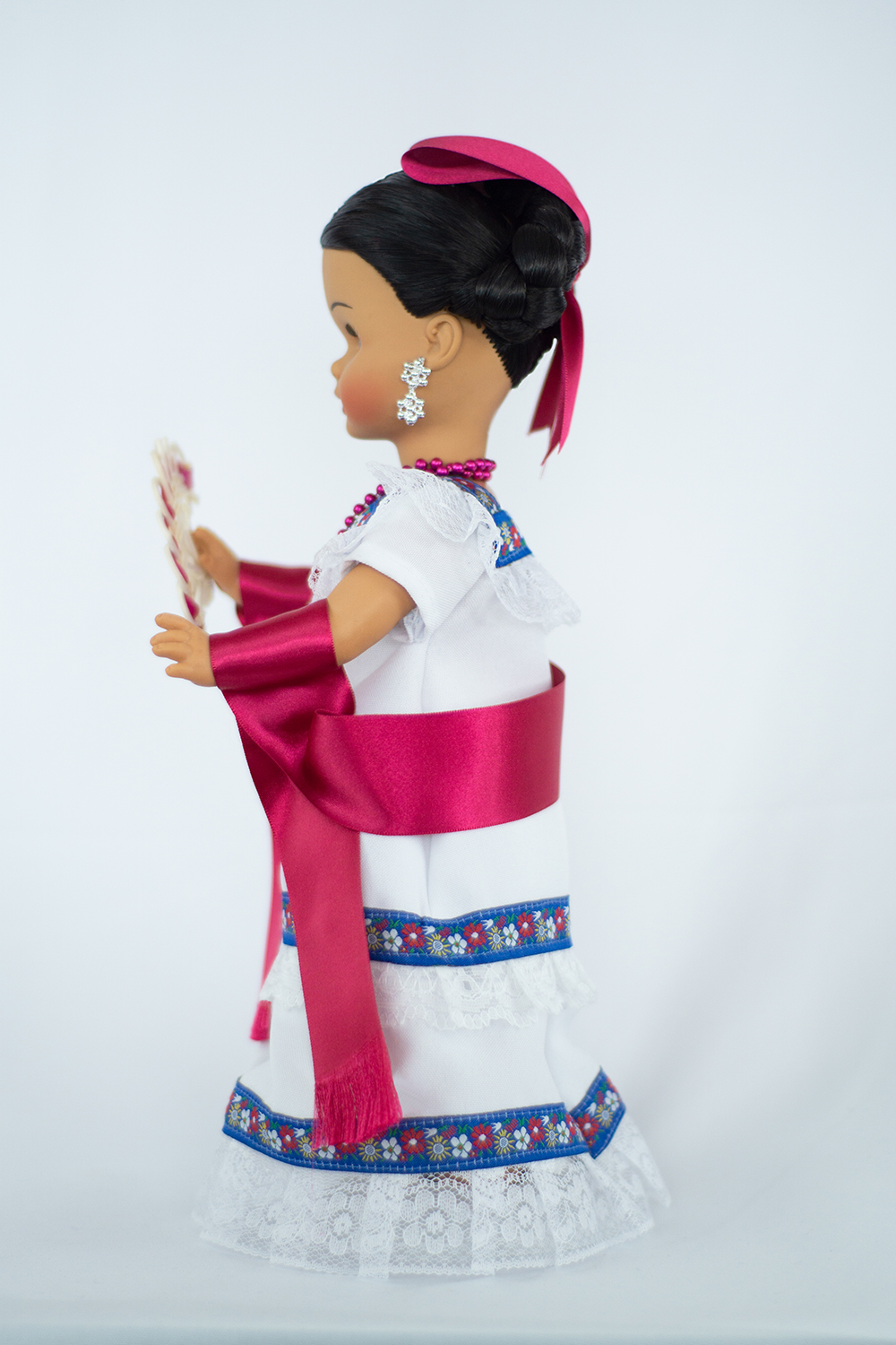 Eulalia Colecciones- Muñeca Mexicana Modelo Yucatán. Pieza de colección de 38 cm. Hecha a Mano. Creación Original, variedad de colores en telas, detalles y accesorios.