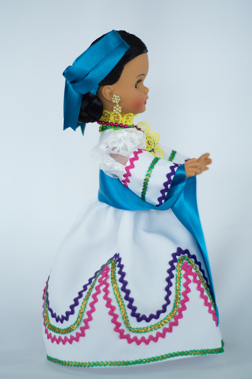 Eulalia Colecciones- Muñeca Mexicana Modelo Monterrey.  Pieza de colección de 38 cm. Hecha a Mano. Creación Original, variedad de colores en telas, detalles y accesorios.