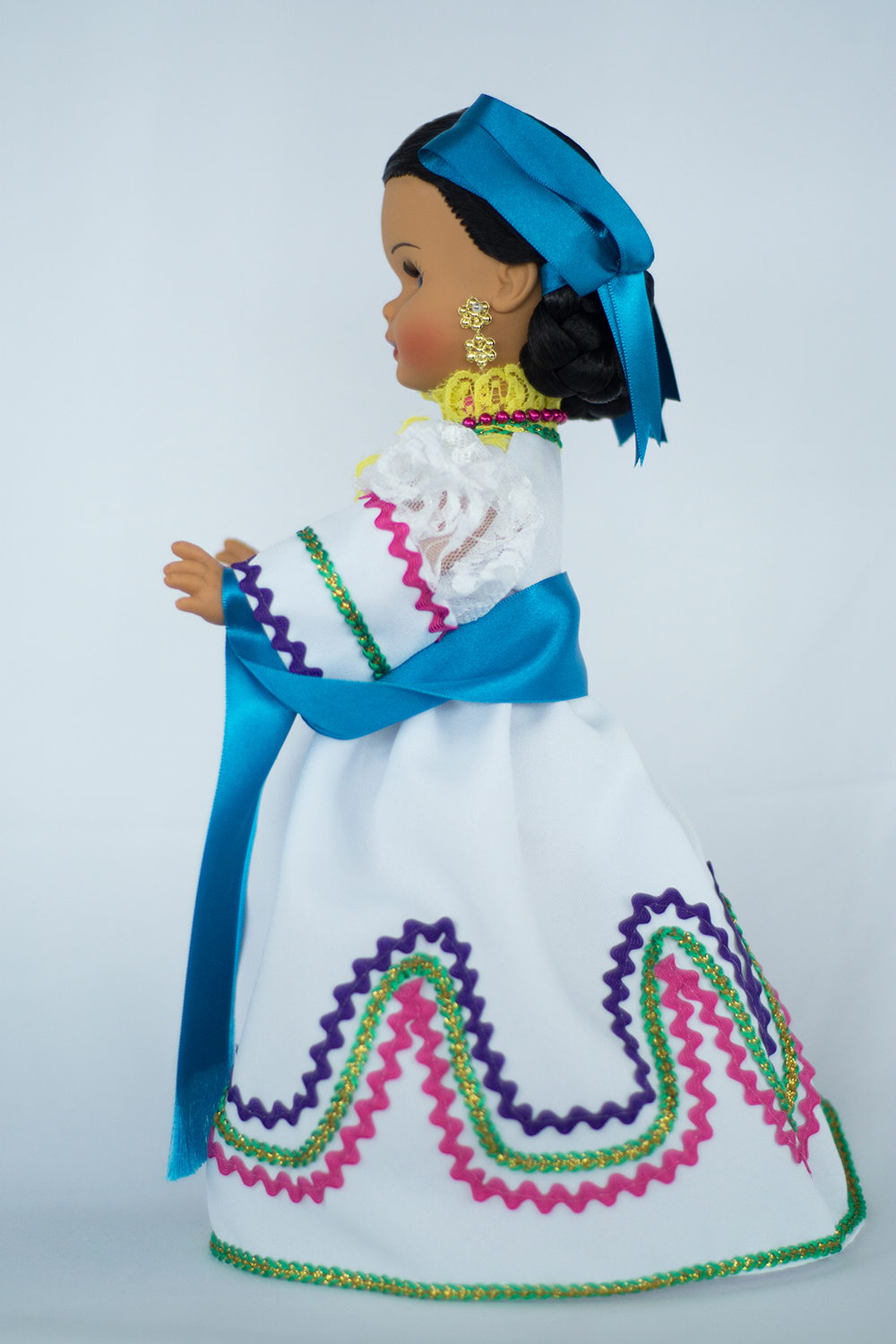 Eulalia Colecciones- Muñeca Mexicana Modelo Monterrey.  Pieza de colección de 38 cm. Hecha a Mano. Creación Original, variedad de colores en telas, detalles y accesorios.