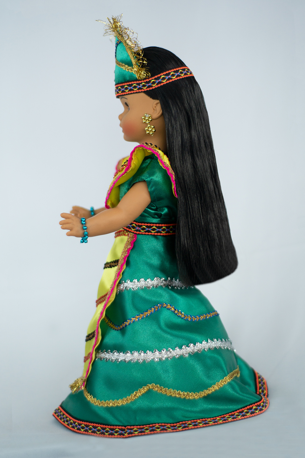 Eulalia Colecciones- Muñeca Mexicana Modelo Princesa Xcaret.  Pieza de colección de 38 cm. Hecha a Mano. Creación Original, variedad de colores en telas, detalles y accesorios .