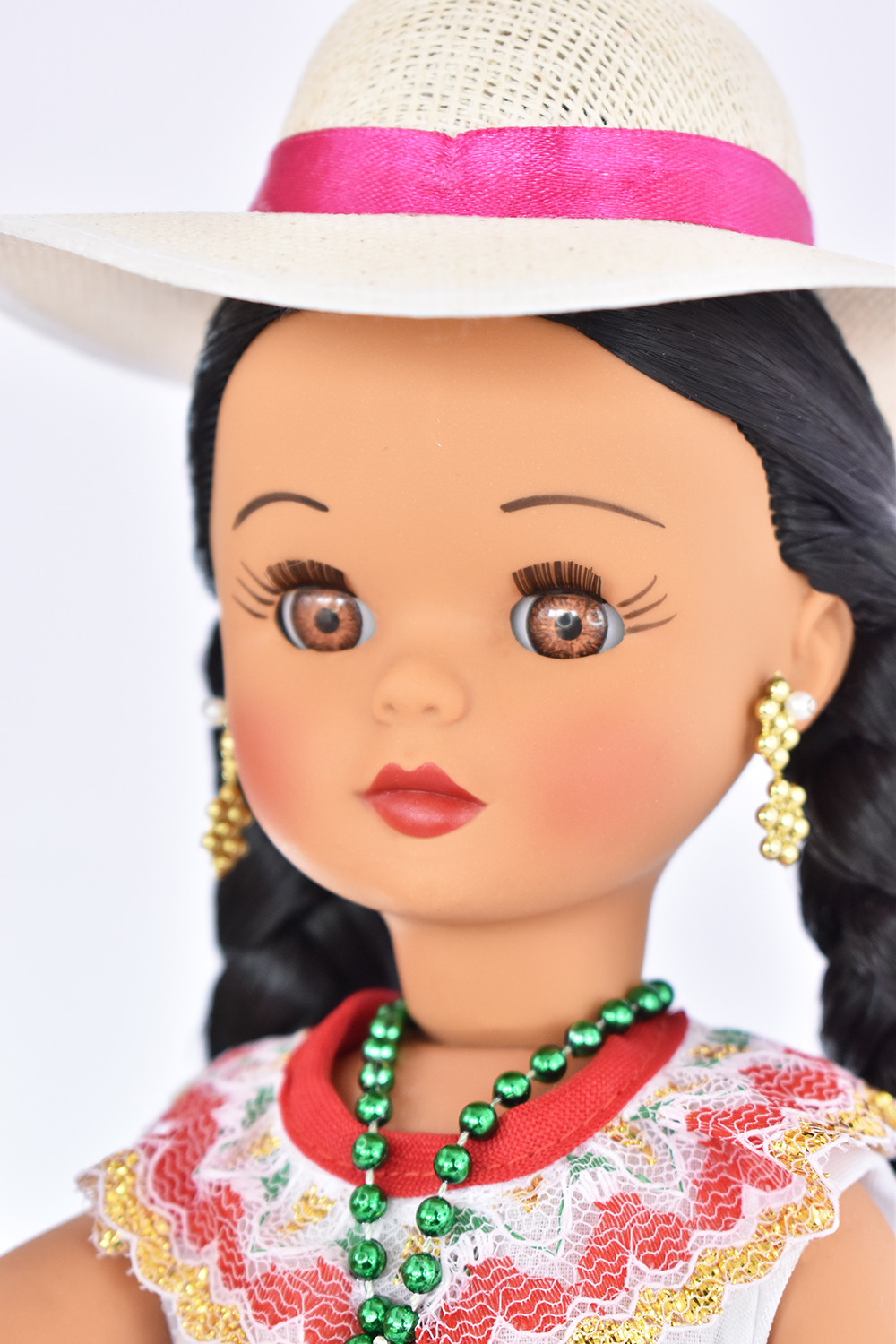 Eulalia Colecciones Muñeca Mexicana Modelo Campeche. Muñecas Típicas Mexicanas, México en bonitas muñecas, pieza de colección de 36 cm. Variedad de colores en falda. Accesorios varios colores.