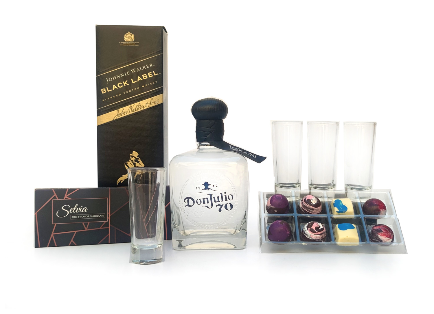 Kit Tequila Don Julio 70 Con Johnnie Walker Acompañado De Chocolates Y Vasos Tequileros