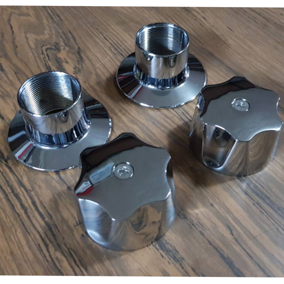 Juego De 2 Manerales Metálicos Y 2 Chapetones Para Regadera IML 